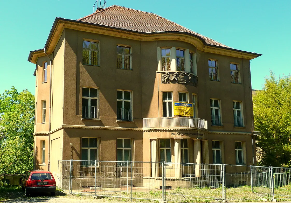 Clic para ampliar fotografía Vista exterior de la residencia del Dr. Otto Streitberger en Pirna, Alemania (construida hacia 1913)