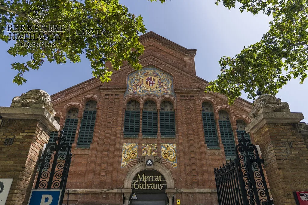 Fachada del Mercado Municipal de Galvany en el barrio de Sant Gervasi-Galvany, Barcelona